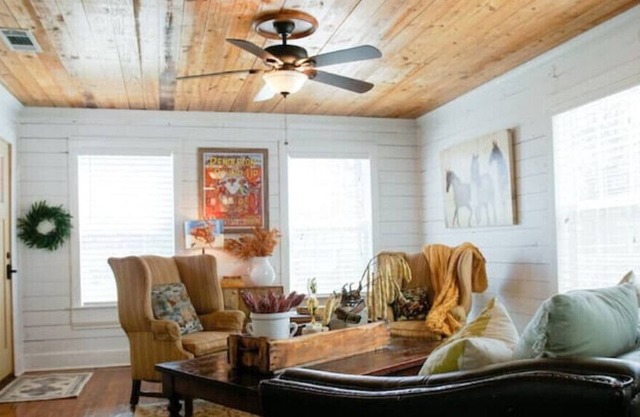 Rusty Rose Farmhouse on 1/2 acre Near Tarleton