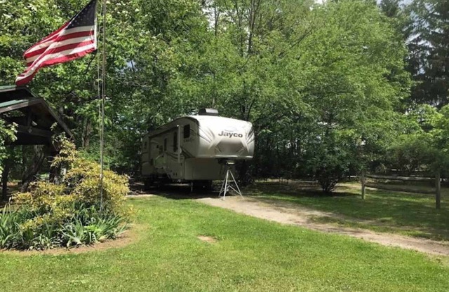 RV Site - Full Hookup 30 Amp - Up to 33ft