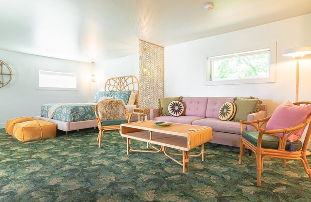Rye Motor Inn - Deluxe King Studio Apartment - ADULTS ONLY