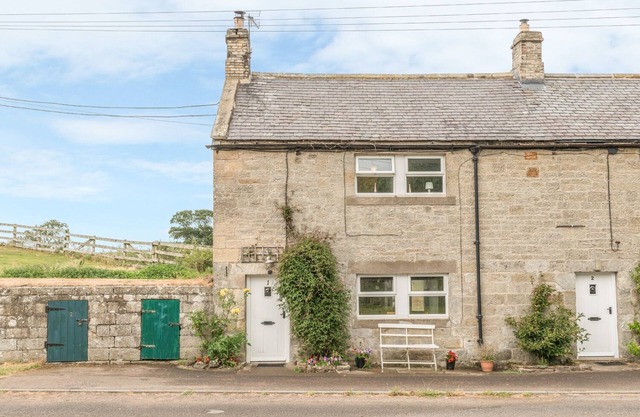 RYEHILL FARM COTTAGE, pet friendly, with open fire in Thropton