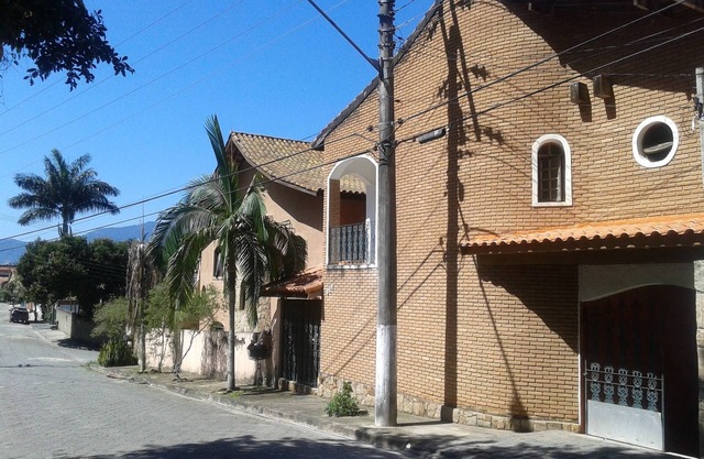 São Sebastião Townhouse with pool, play area, 5dorm, accommodation 21 people