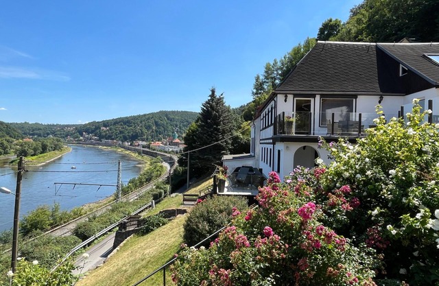 Sächsische Schweiz Ferienhaus Wohnung 1 mit Elbblick Sauna und Kamin
