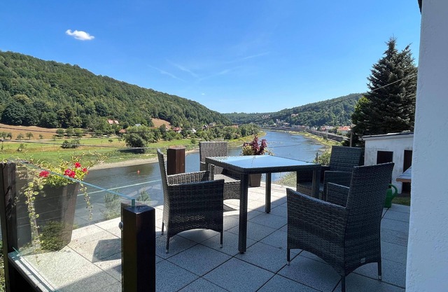 Sächsische Schweiz Ferienhaus Wohnung 2 mit hervorragendem Panoramablick über das Elbtal