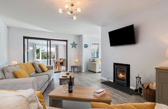 Sêr Môr - Peaceful Cottage with Log Burner