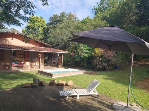 Sítio com piscina, na estrada de Aldeia Velha e rio a frente da porteira