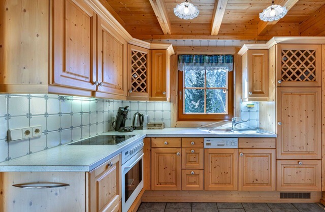 Stunning private villa for 7 guests with TV, terrace, pets allowed and parking