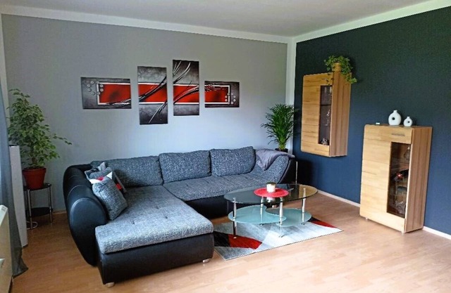 Spacious, bright apartment with balcony, quiet location with good transport links