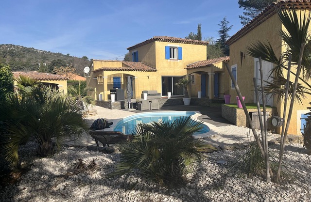 Superbe Villa Provençale de 200m2 Avec Piscine Proche Toutes Commodités