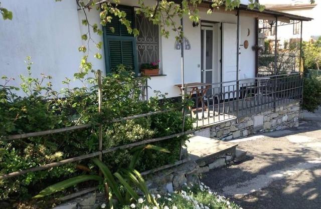 S. Margherita L, relax OVERVIEW car park, for families, ok for the sea and trekking