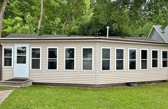 S Side Lake Melissa ~ Flat Lot ~ Heart of DL Lakes Country ~ Sunroom ~ Sandy