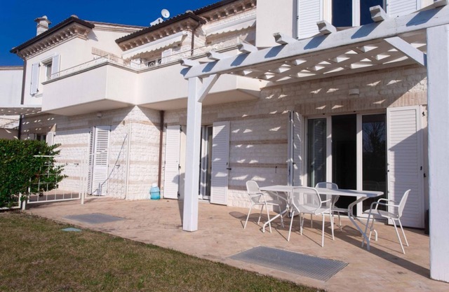 S018 - Sirolo, brand new three-room apartment in stone with right garden