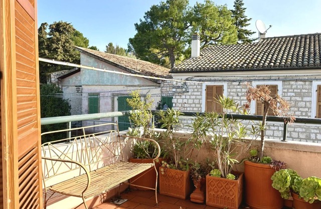 S256 - Sirolo, comfortable three-room apartment in the center