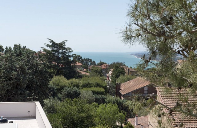 S271 - Sirolo, delightful air conditioned attic furnished with taste