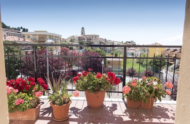S312 - Sirolo, large three-room apartment 100 meters from the centre