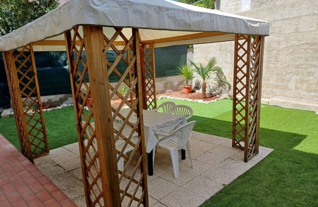 S319 - Sirolo, three-room apartment with sea view and garden