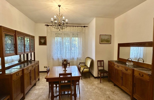 S325 - Sirolo, four-room apartment in the center with garden and parking space