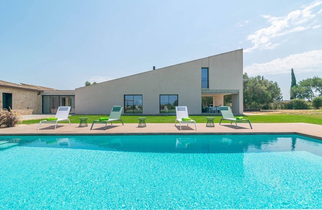 SA GARRIGA DEN GARAU - Modern villa with wonderful views and private pool. Free WIFI.