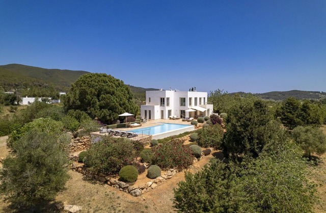 Sa Vinya Vella Prestige Villa - large pool - luxury retreat