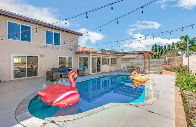 SA4-Heated Pool Home Near Disney Beaches