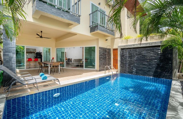 Sabai Villas, 5 min drive from Naiharn & Rawai, Private pool, Four villas available