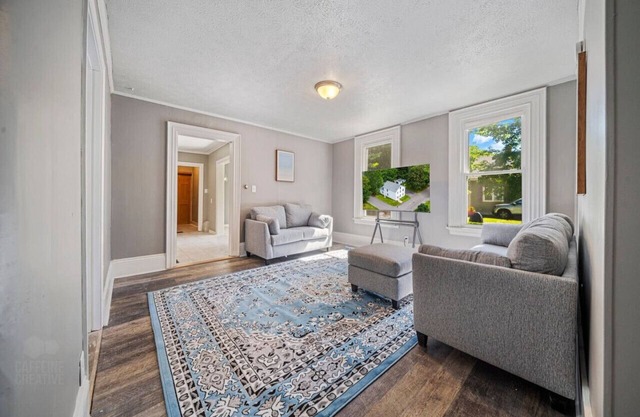 Saco Haven: Stylish 2BD Near Everything