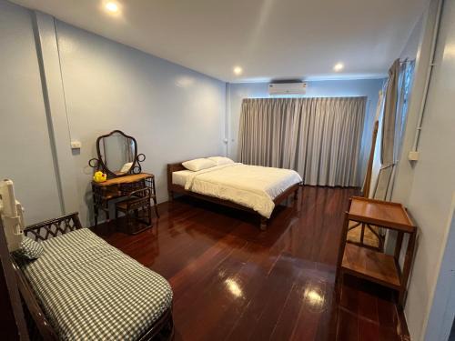Saen Saran property