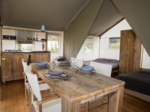 Safari Tent in Friesland near Nature, cleaning included