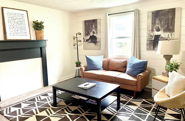 Sage Green Getaway - 2BR 1BA in South Knoxville
