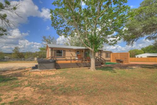 Sage: Peaceful Hill Country Retreat with Hot-Tub!