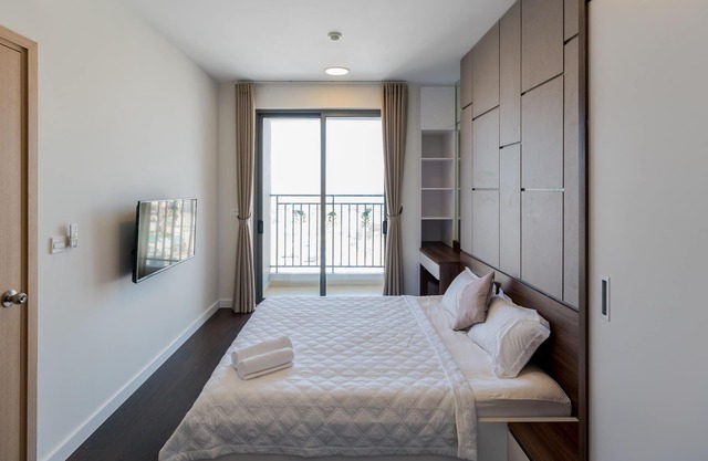 Saigon Downtown 3BR Apt, 33th floor, FREE Gym&Pool