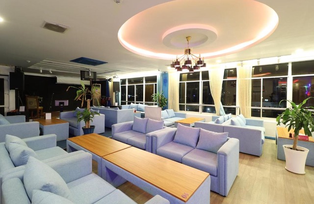 Reddoorz Hoang Van Thu Park 