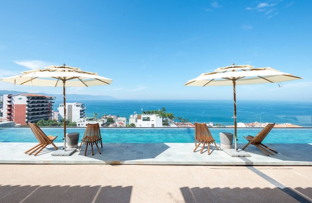 Sail View,Spacious Condo Romantic Zone Ocean Views