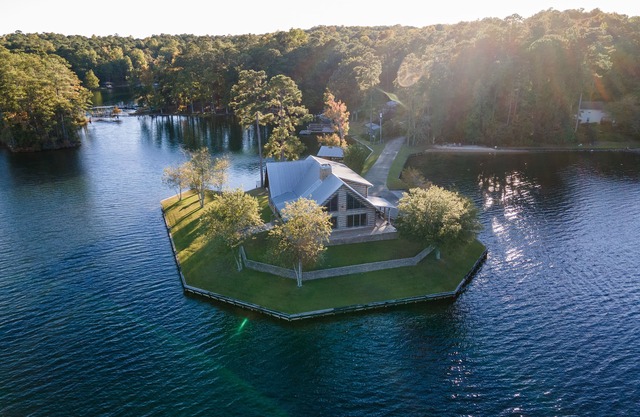 Sailboat Point by Big Fish Real Estate Group at Lake Martin