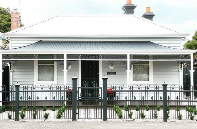 Saint Brides - Superior Boutique Accomodation - Steps to Pakington Street