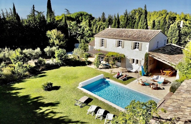 Saint-Rémy-de-Provence, 4 kms, mas very quiet, walk to the center