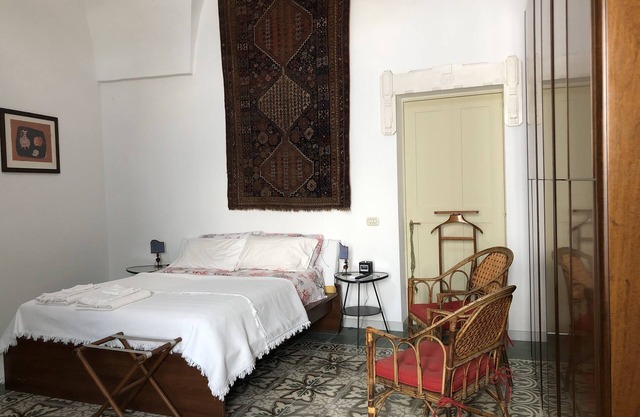 Salento: mini house with court in historic center 13km from the sea
