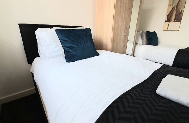 Salford Ark Comfort Stays Near Trafford Centre
