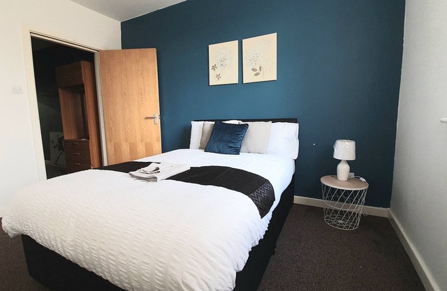 Salford Ark Comfort Stays near Trafford shopping centre and Salford Royal