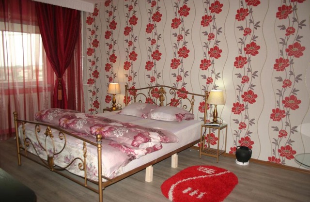 Salonul Rosu