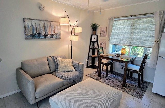 SALT AIR AND SERENDIPITY Unit BnCoastal Charm in the heart of "Old Florida"