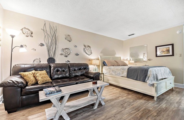 Salt Air Nook - Right By Beach/Pool