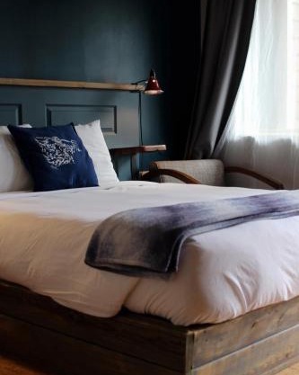 Salt Hotel & Pub