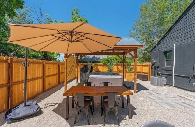 Salt Lake Cabana - Hot Tub + Gated Parking + Outdoor Dining -