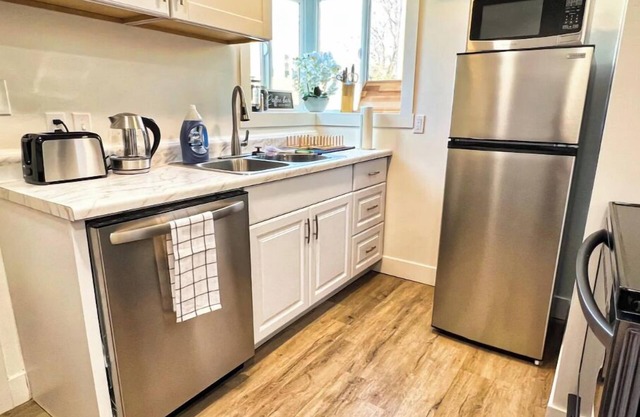 Salt Lake Mountain Escape- Hot Tub, Remodeled, W&D.