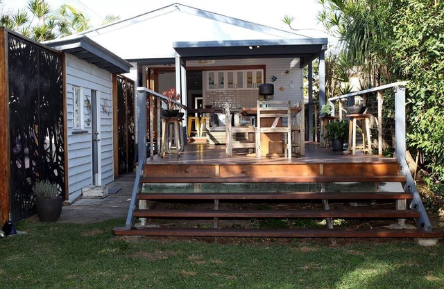 Salt Life Beach Cottage-Walk to the Beach