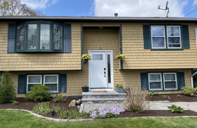 Salt Pool, AC, Peaceful and Comfortable, Near Beaches and Newport! PETS welcome!
