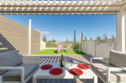 Salt & Sky - Kawana Rooftop Beach Break