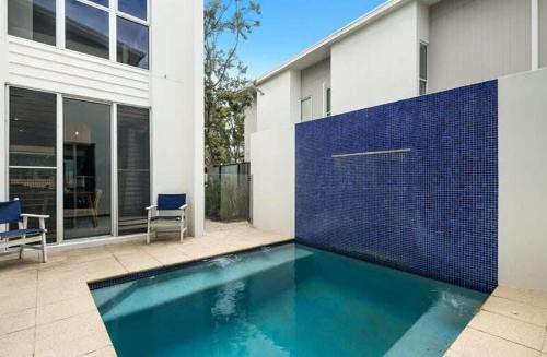 Saltbreeze - Laidback Poolside Living by the Canal