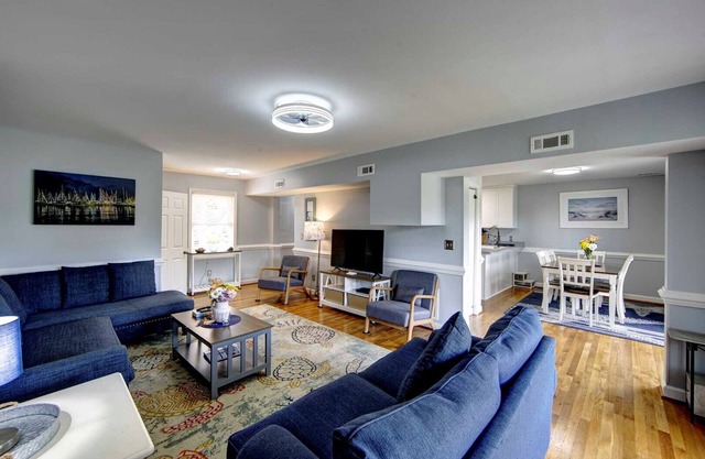 Saltwater Therapy: Pet-Friendly Condo in the heart of Ocracoke Village