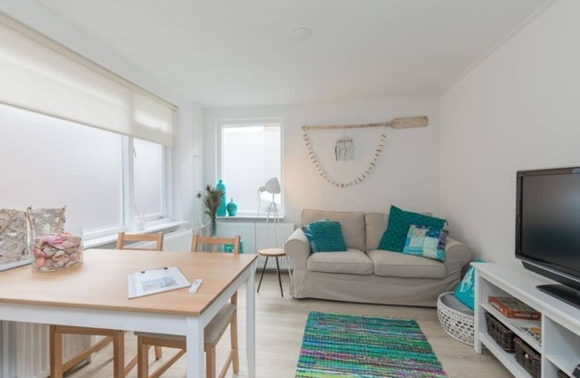 Salty Beach House near Beach and city centre